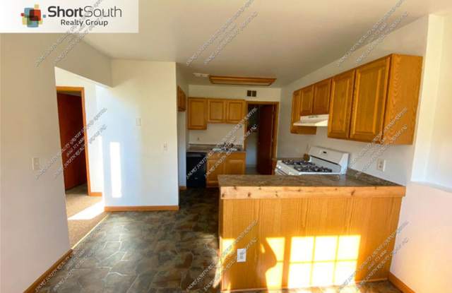 4 bed 2 bath Single Family Home Gallery 3