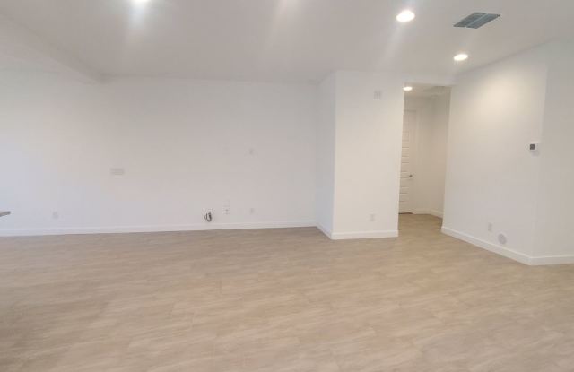 ***4 BEDROOM / 2 BATHROOM NEWER HOME IN APACHE JUNCTION*** Gallery 3