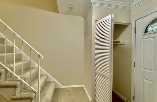 11912 SLOANE COURT Gallery 2