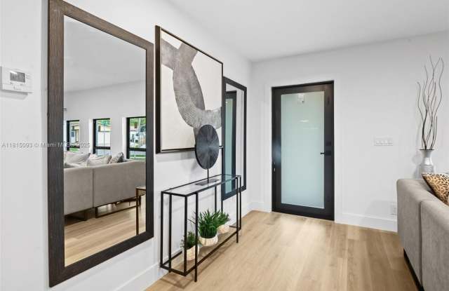 679 SW 17th Court Gallery 2