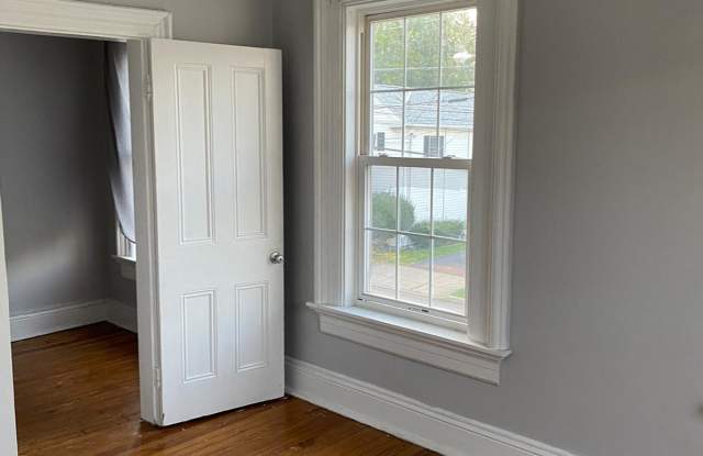 198 Main Street - 2 photos photos