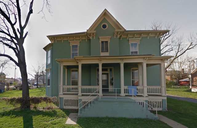 1 bed, 1 bath apartment for rent in Downtown Harrisonburg! photos photos