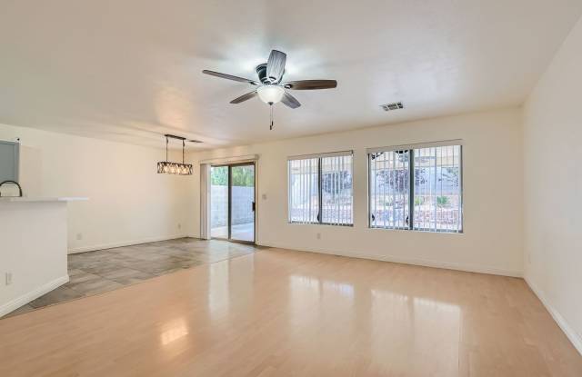 Beautiful 3-Bedroom Home in Convenient Location! Gallery 3