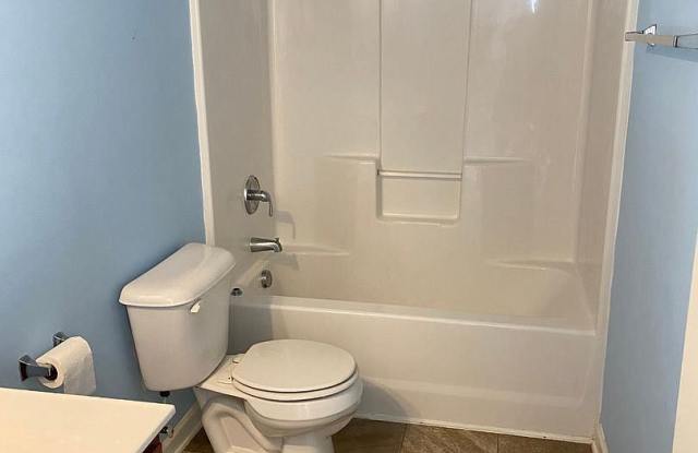 Room in 4 Bedroom Home at Fanning Way Gallery 4
