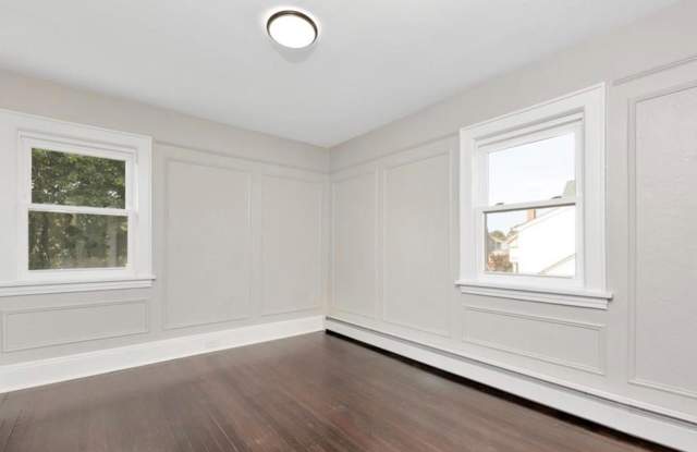 98 N Grove Street unit: 2 photos photos