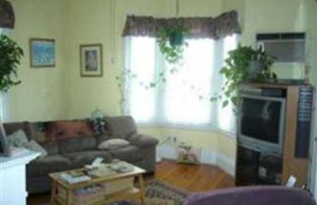 92 Oliver St. Gallery 4