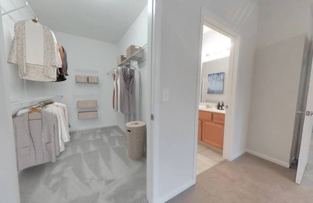 Cobblestone Court Apartments Gallery 4