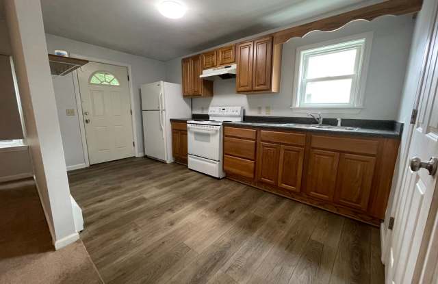 Spacious, two-story 3-bedroom apartment in Adams! photos photos