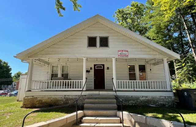 *AVAILABLE AUGUST 2027* 8 BEDROOM GREAT LOCATION photos photos