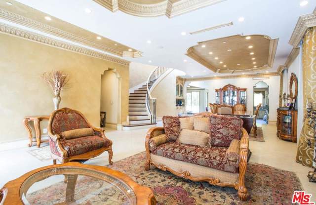 1520 REXFORD Drive Gallery 4