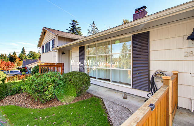 Charming Four Bedroom Home in West Linn - Landscaping Included! Gallery 3