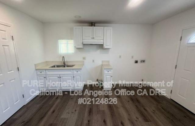 10977 1/2 Pope Avenue Gallery 2