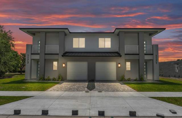 Stunning New Construction Villa for Rent Near Lake John Gallery 1