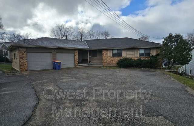 2260 Leonard NE photos photos