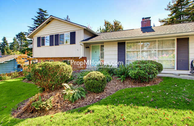 Charming Four Bedroom Home in West Linn - Landscaping Included! Gallery 1