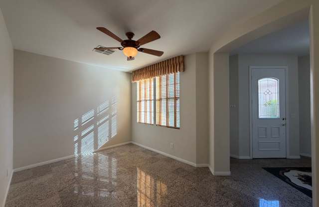 Wow, dramatic 4 bedroom Gallery 4