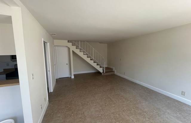 2 BEDROOM 1.5 BATH TOWNHOME Gallery 4