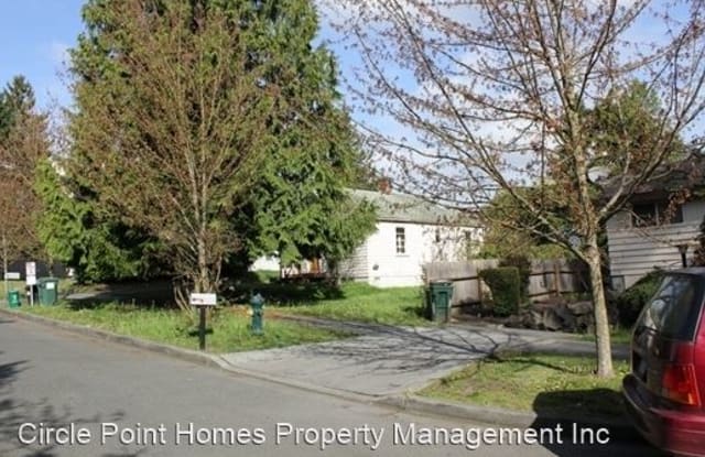 1034 NE 112th St - 1034 Northeast 112th Street, Seattle, WA 98125