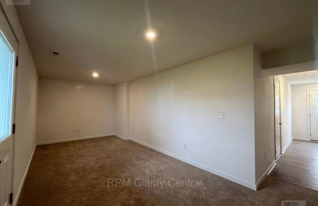 Beautiful 3-Bedroom Townhome with 2-Car Garage in Willow Reserve! Gallery 4