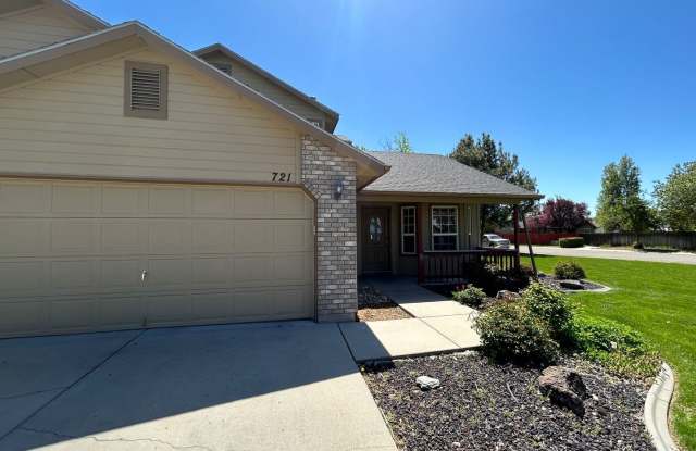 721 Hawk | Corner Lot Charmer w/ New Floors & Paint, RV Parking, & 3 Car Garage! photos photos