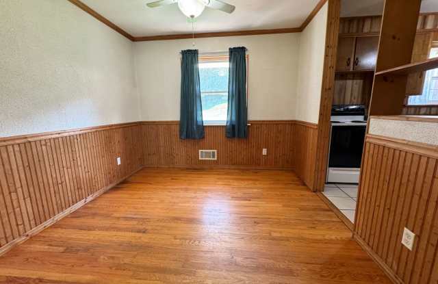 Roanoke County/ Vinton 3 Bedroom 1.5 Bath Gallery 3