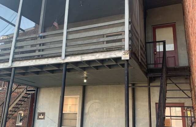 1/2 Off 2nd Month Rent-Spacious apartment in Downtown York - See Video walk through in photos! - 39 East Philadelphia Street, York, PA 17401