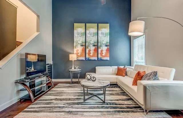 FURNISHED AND EQUIPPED LUXURY TOWNHOME  |  GATED  |  2 SWIMMING POOLS  |  GREAT LOCATION NEAR MEDICAL & USAA Gallery 3