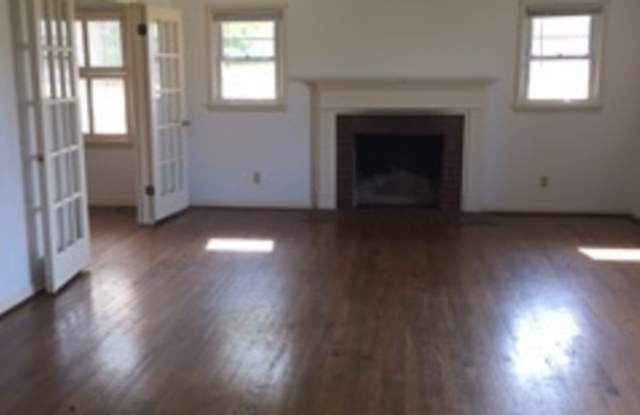 229 Cedar Crest- 3 Bedroom 2.5 Bath- Near Campus Gallery 3