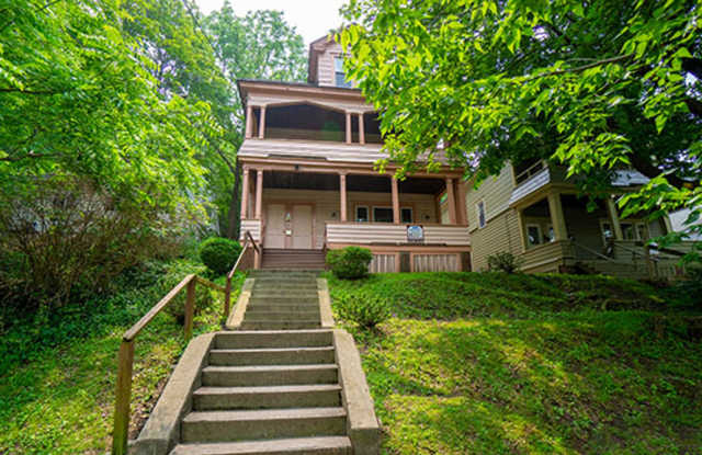 722 Euclid Avenue - AVAILABLE 8/1/25 -Spacious Duplex Close To Campus - 722 Euclid Avenue, Syracuse, NY 13210