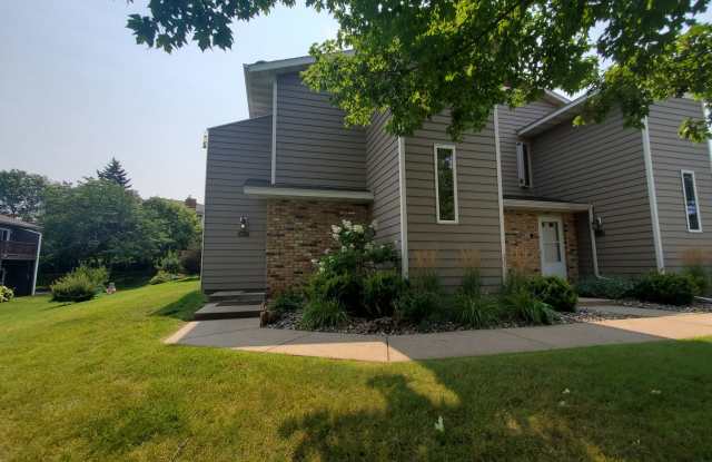 Main Floor Condo Available September 1, Updated Flooring  Appliances, Granite Counters, Walkout to Patio Gallery 2