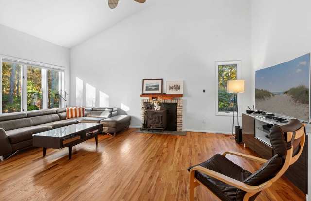 588 Pleasure Drive Gallery 4