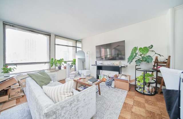 300 East 33rd Street Gallery 3