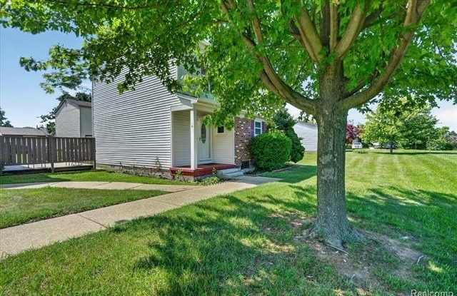 2824 Roundtree Drive Gallery 2