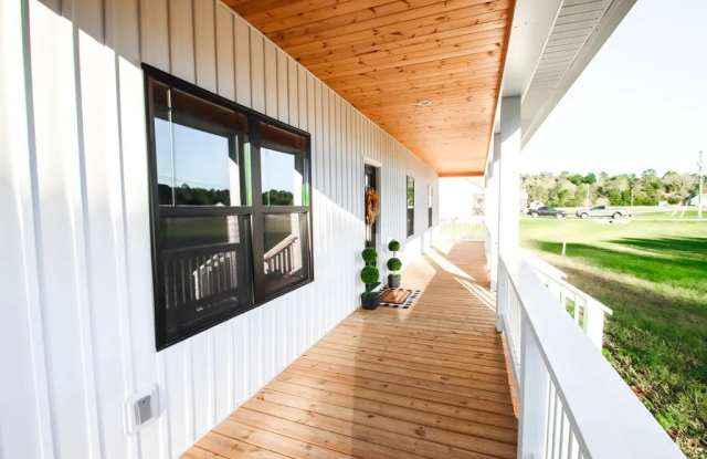 907 Honeysuckle Lane photos photos