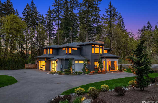 Contemporary Luxury Meets Exceptional Privacy in Woodinville Gallery 4