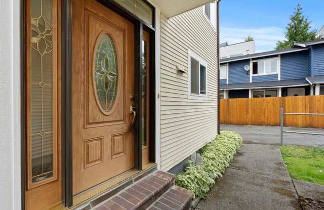 Beautiful Leschi Townhome with Fenced Yard - 922 28th Avenue South, Seattle, WA 98144
