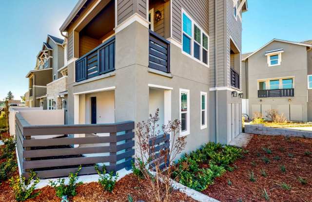 Beautiful Newly Constructed Fountain Grove 3 Bedroom 2.5 bathroom Townhome with A/C and Solar photos photos