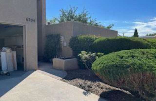 6704 Los Trechos Court Northeast Gallery 3