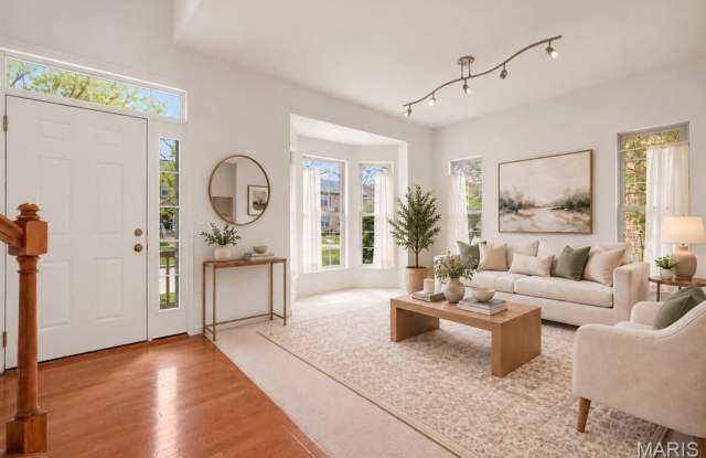 520 Queens Court Place Gallery 3