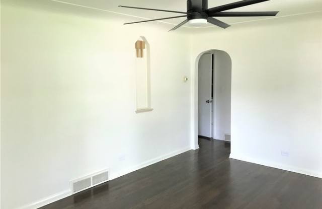 4765 South Washington Street Gallery 4