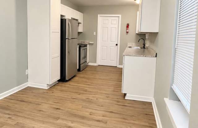 Recently updated charming home with HUGE backyard AVAILABLE NOW!! Gallery 3