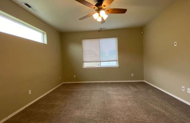 Airway Heights 3 Bed 2.5 bath + Large Rec Room Single Family Home. Available Now! Gallery 4