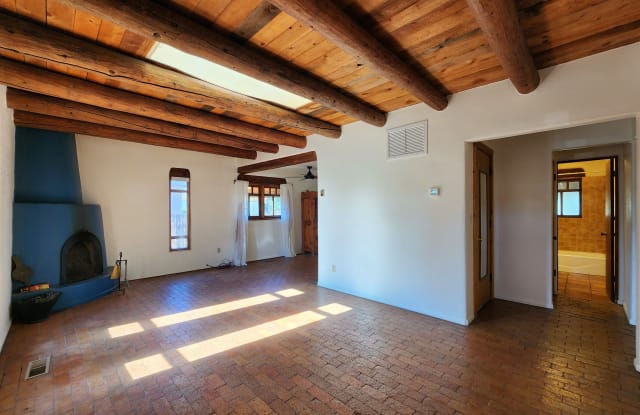 610 Velarde St - 610 Velarde Street, Santa Fe, NM 87505