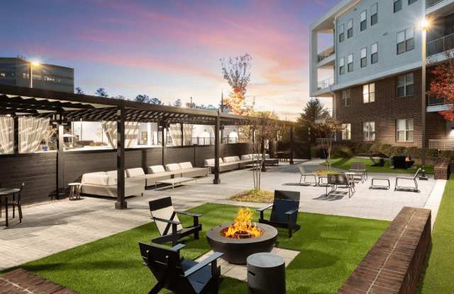 550 Northridge Gallery 2