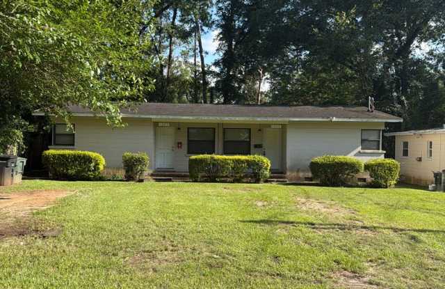 2 Bedroom 1 Bath Duplex Walking Distance to FSU Available NOW photos photos