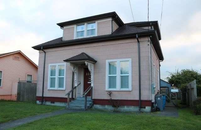 Nicely updated 3 / 1 house, washer / dryer, garage Gallery 2