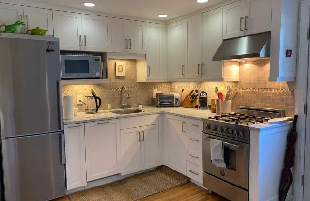 Spacious 2BR/1.5BA Townhouse Available February 15th!! Great West End Location!! - 91 Neal Street, Portland, ME 04102