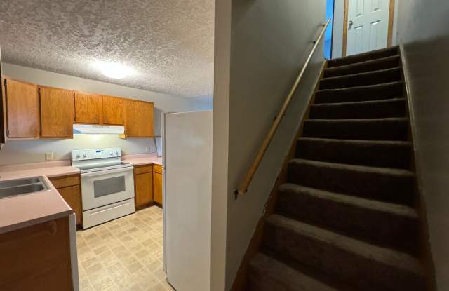 South Campus Place Townhome! Gallery 3