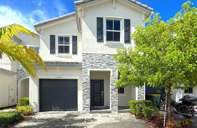 1060 SE 26th Ter photos photos