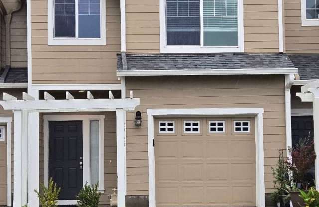 All Brand New flooring- 3 br 2.5 bth - Walking Trails Park close by... easy access to Portland, Walk to shops ! photos photos All Brand New flooring- 3 br 2.5 bth - Walking Trails Park close by... easy access to Portland, Walk to shops ! photos photos